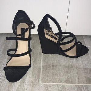 FOREVER 21 Black Wedges